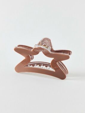 UO Brown Star Resin Claw Hair Clip